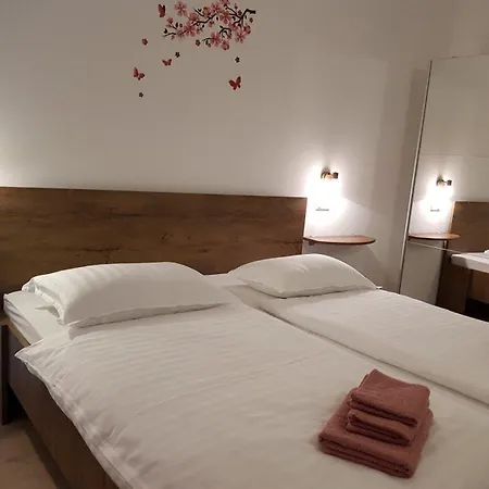 Apartman Mit Schwimmbad *