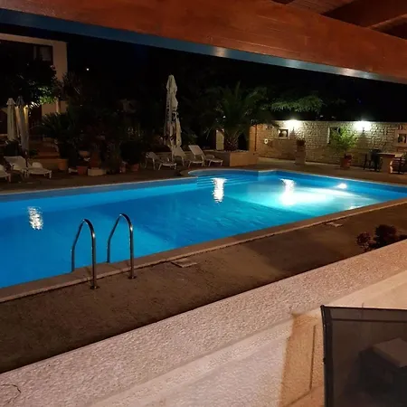 Apartment Mit Schwimmbad
