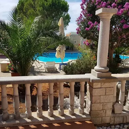 Apartment Mit Schwimmbad